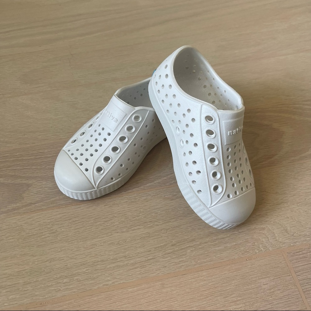 Native Jefferson in White, Little Kids, Size 6/C6 — Never Worn!